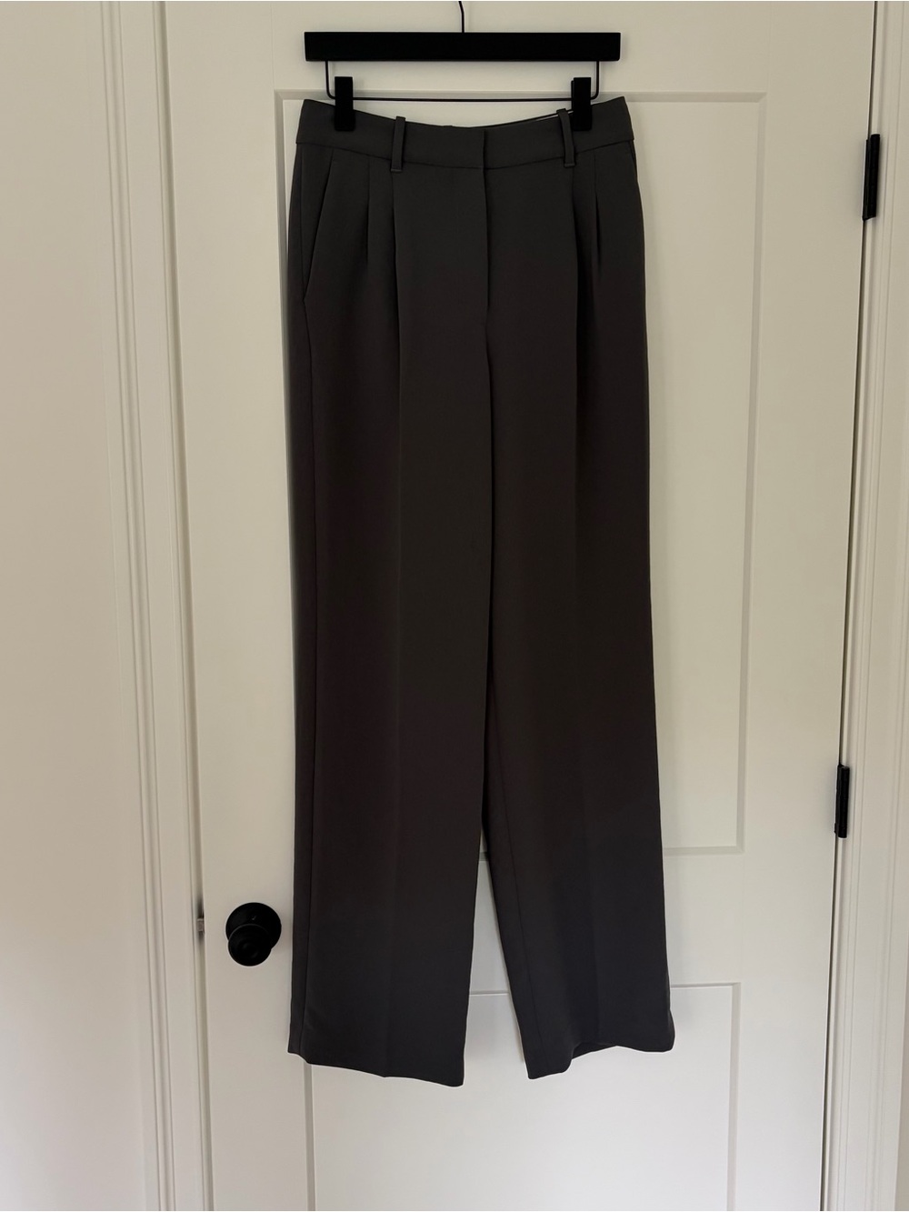 Aritzia Effortless Pants Crepette — Coal Gray Size 8 Tall